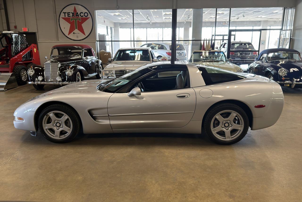 1997 Chevrolet Corvette Base - Photo 11