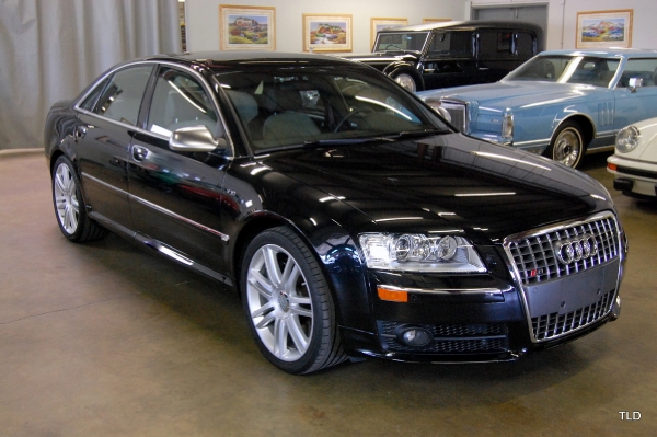 2007 Audi S8 