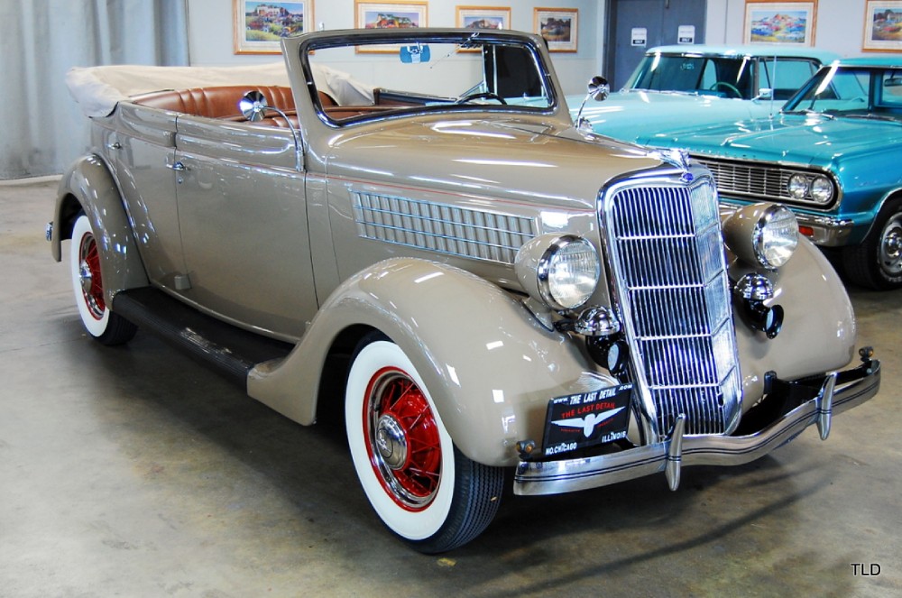 1935 Ford Deluxe Convertible Sedan