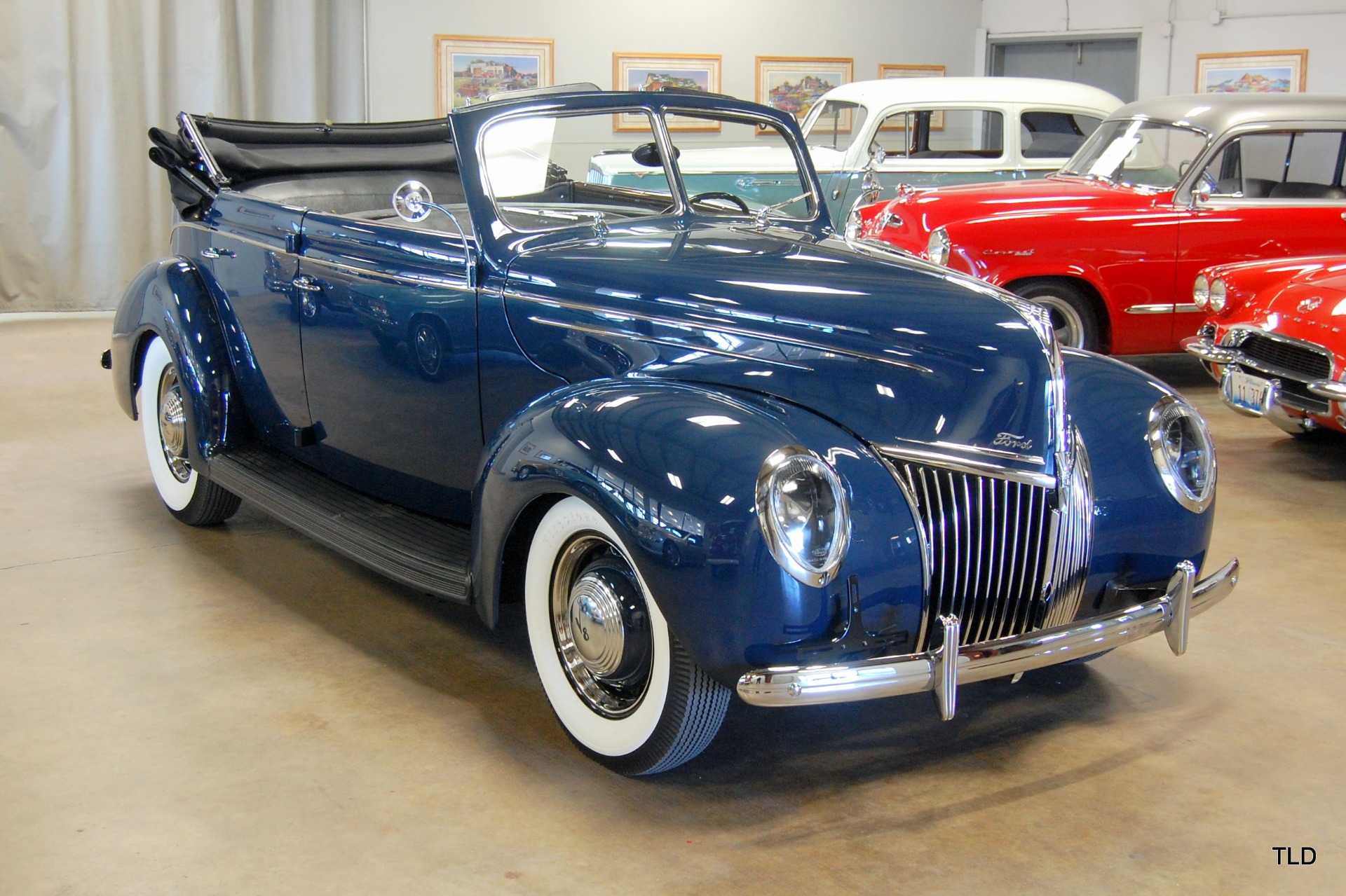 1939 Ford Deluxe Convertible Sedan